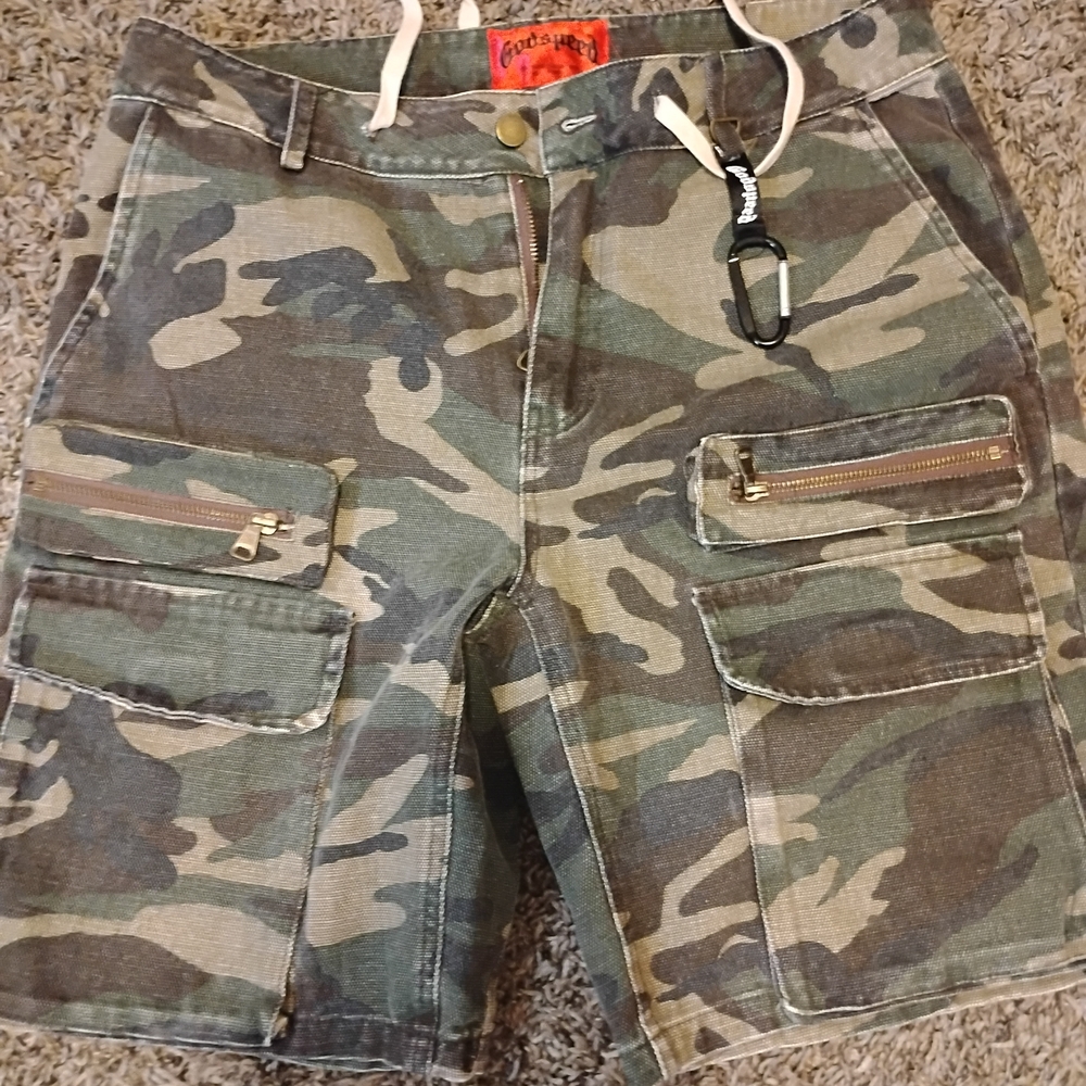 Men's Camouflage Cargo Shorts with Multiple Pockets